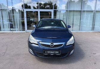 Подержанный автомобиль Opel Astra Wagon 2012 года (2 фото)