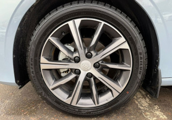 Подержанный автомобиль Geely Emgrand 2024 года (13 фото)