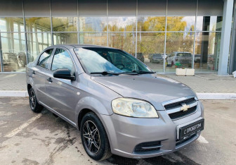 Подержанный автомобиль Chevrolet Aveo Sedan 2010 года (3 фото)