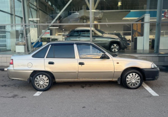 Подержанный автомобиль Daewoo Nexia Sedan 2013 года (8 фото)