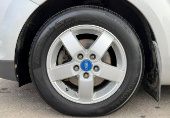 Подержанный автомобиль Ford Focus Sedan 2007 года (12 фото)