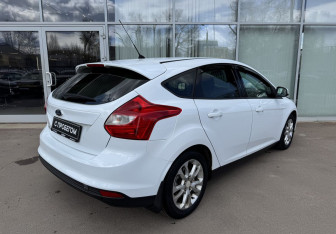 Подержанный автомобиль Ford Focus Hatchback 2013 года (5 фото)