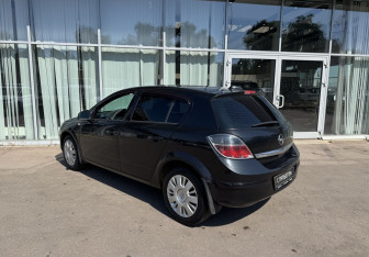 Подержанный автомобиль Opel Astra Hatchback 2012 года (7 фото)