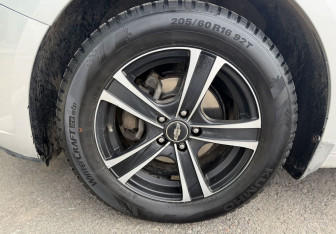 Подержанный автомобиль Chevrolet Cruze Sedan 2011 года (12 фото)