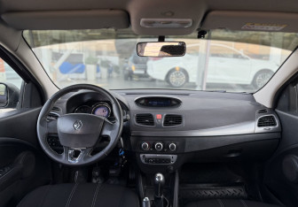 Подержанный автомобиль Renault Fluence 2014 года (9 фото)