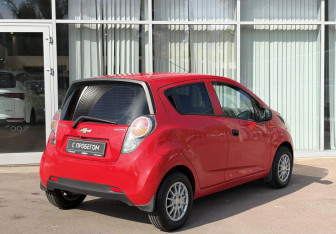 Подержанный автомобиль Chevrolet Spark 2011 года (5 фото)