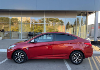 Подержанный автомобиль Hyundai Solaris Sedan 2012 года (8 фото)