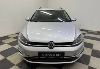 Подержанный автомобиль Volkswagen Golf Wagon 2019 года (2 фото)