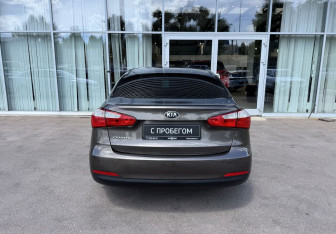 Подержанный автомобиль Kia Cerato Sedan 2013 года (6 фото)