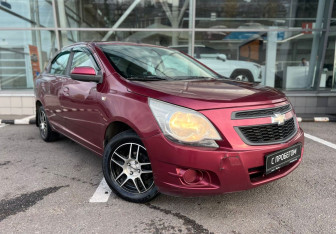 Подержанный автомобиль Chevrolet Cobalt Sedan 2013 года (3 фото)
