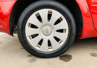 Подержанный автомобиль Audi A4 Sedan 2007 года (12 фото)