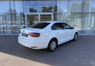 Подержанный автомобиль Volkswagen Jetta Sedan 2016 года (5 фото)