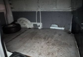 Подержанный автомобиль Volkswagen Transporter Van 2013 года (10 фото)