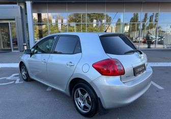 Подержанный автомобиль Toyota Auris Hatchback 2009 года (4 фото)