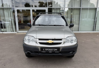 Подержанный автомобиль Chevrolet Niva 2012 года (2 фото)
