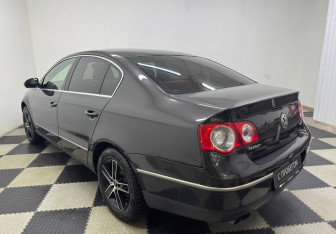 Подержанный автомобиль Volkswagen Passat Sedan 2007 года (7 фото)