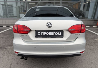 Подержанный автомобиль Volkswagen Jetta Sedan 2014 года (6 фото)