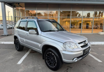 Подержанный автомобиль Chevrolet Niva 2011 года (3 фото)