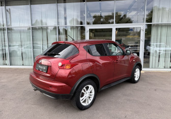 Подержанный автомобиль Nissan Juke 2011 года (5 фото)