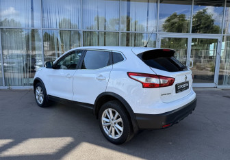 Подержанный автомобиль Nissan Qashqai 2016 года (7 фото)