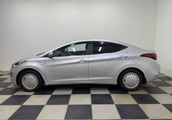 Подержанный автомобиль Hyundai Elantra Sedan 2014 года (8 фото)