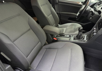 Подержанный автомобиль Volkswagen Golf Wagon 2019 года (9 фото)