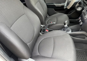 Подержанный автомобиль Kia Rio Sedan 2017 года (9 фото)