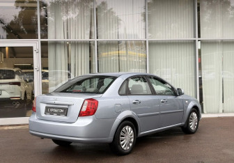 Подержанный автомобиль Daewoo Gentra Sedan 2014 года (5 фото)