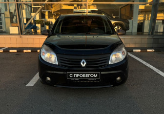 Подержанный автомобиль Renault Sandero 2011 года (2 фото)