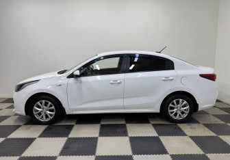 Подержанный автомобиль Kia Rio Sedan 2017 года (8 фото)