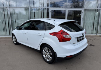 Подержанный автомобиль Ford Focus Hatchback 2013 года (7 фото)