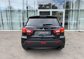 Подержанный автомобиль Mitsubishi ASX 2010 года (6 фото)