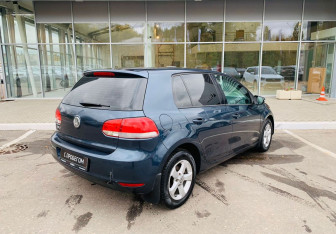 Подержанный автомобиль Volkswagen Golf Hatchback 2011 года (5 фото)