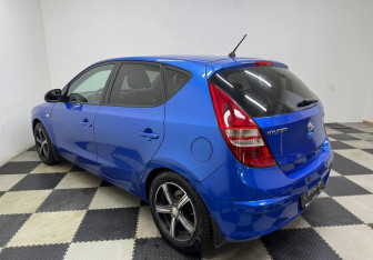 Подержанный автомобиль Hyundai i30 Hatchback 2009 года (7 фото)
