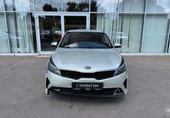 Подержанный автомобиль Kia Rio Sedan 2020 года (2 фото)