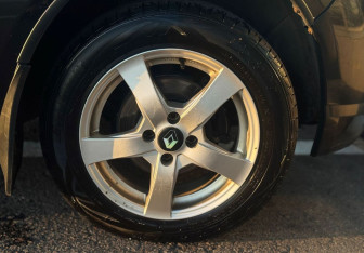 Подержанный автомобиль Renault Sandero 2011 года (13 фото)