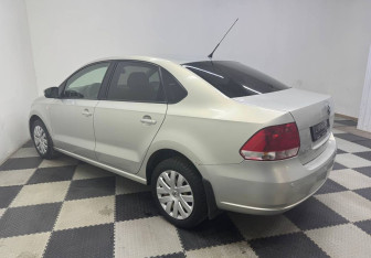 Подержанный автомобиль Volkswagen Polo Sedan 2011 года (7 фото)