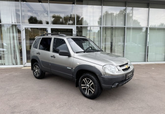 Подержанный автомобиль Chevrolet Niva 2012 года (3 фото)