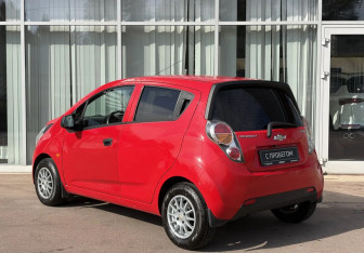 Подержанный автомобиль Chevrolet Spark 2011 года (7 фото)