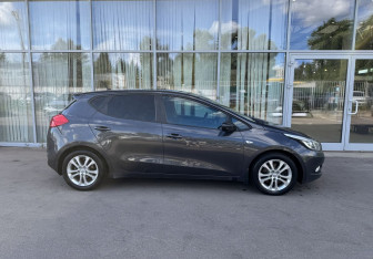 Подержанный автомобиль Kia Ceed Hatchback 2015 года (4 фото)