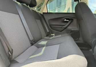 Подержанный автомобиль Volkswagen Polo Sedan 2011 года (11 фото)