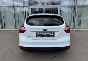 Подержанный автомобиль Ford Focus Hatchback 2013 года (6 фото)