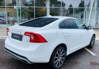Подержанный автомобиль Volvo S60 2013 года (5 фото)