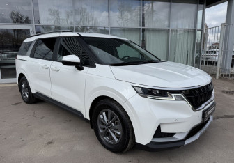 Подержанный автомобиль Kia Carnival 2021 года (3 фото)