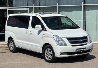 Подержанный автомобиль Hyundai Grand Starex 2014 года (3 фото)