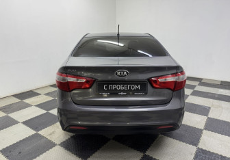 Подержанный автомобиль Kia Rio Sedan 2013 года (6 фото)