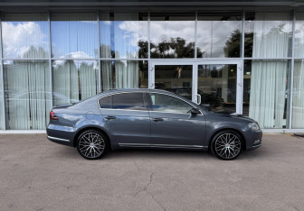 Подержанный автомобиль Volkswagen Passat Sedan 2012 года (4 фото)