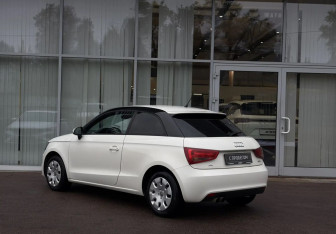 Подержанный автомобиль Audi A1 2012 года (7 фото)