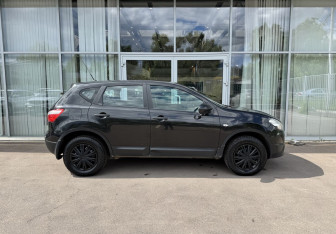 Подержанный автомобиль Nissan Qashqai 2013 года (4 фото)