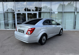 Подержанный автомобиль Chevrolet Aveo Sedan 2013 года (5 фото)